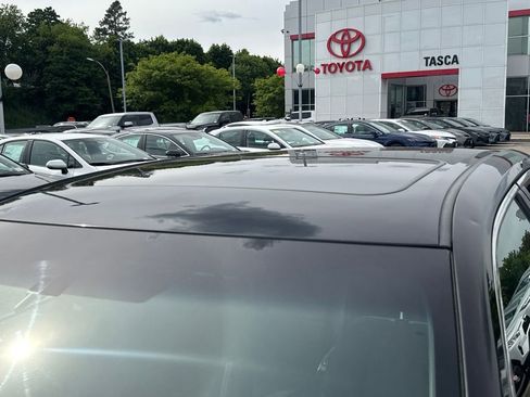 Used 2017 Toyota Camry SE w/ Moonroof Package FWD image 44
