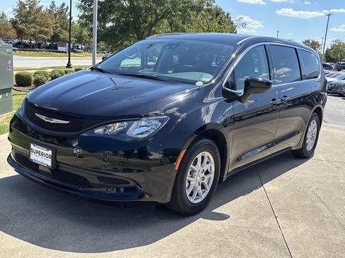 Used 2024 Chrysler Voyager LX FWD image 12
