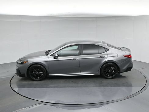 Used 2025 Toyota Camry SE FWD image 39