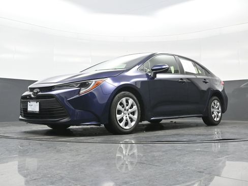 Used 2023 Toyota Corolla LE image 26
