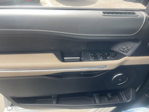 Used 2024 Ford Expedition Limited image 26