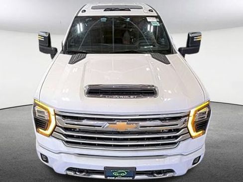 Used 2025 Chevrolet Silverado 2500 High Country w/ High Country Premium Package AWD/4WD image 2