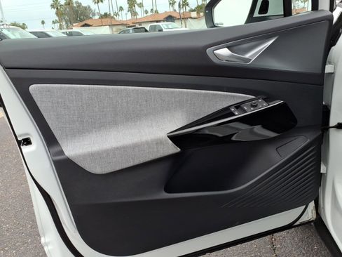 Used 2024 Volkswagen ID.4 Standard image 17