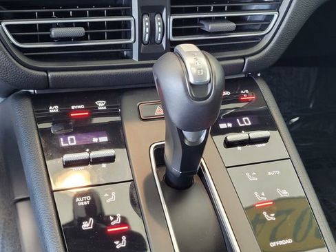 Used 2024 Porsche Macan S AWD/4WD image 19