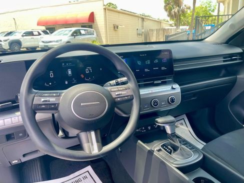Used 2025 Hyundai Kona SE FWD image 12