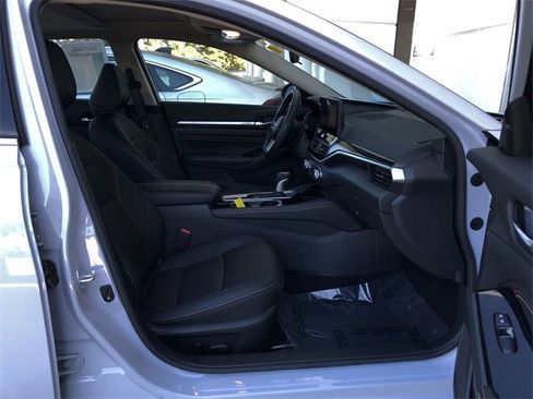 Used 2023 Nissan Altima 2.5 SR w/ SR Premium Package image 31