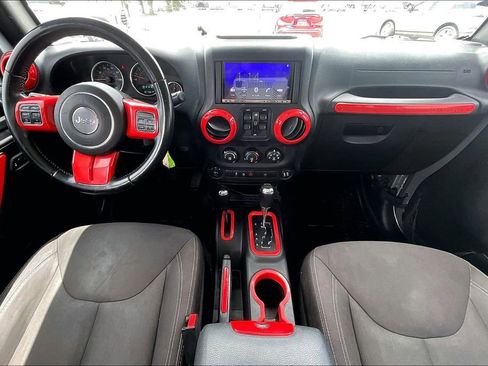 Used 2015 Jeep Wrangler Unlimited Sahara w/ Connectivity Group AWD/4WD image 19