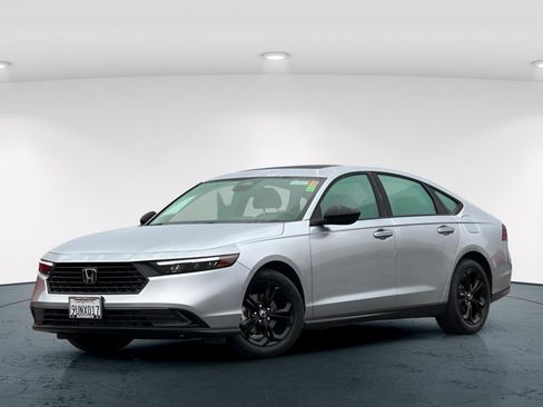 Certified 2025 Honda Accord SE image 2