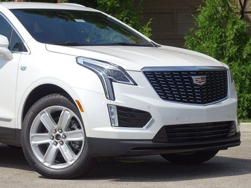 New 2025 Cadillac XT5 Luxury image 2