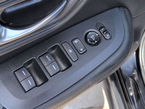 Used 2025 Honda HR-V LX image 13