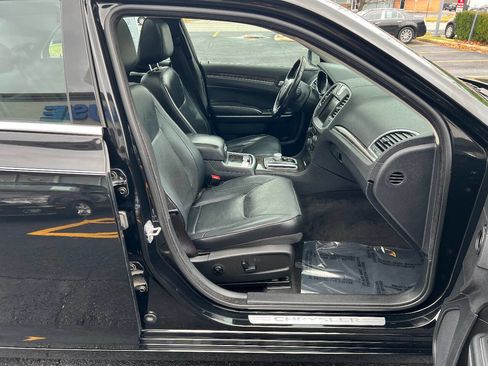Used 2015 Chrysler 300 C image 24
