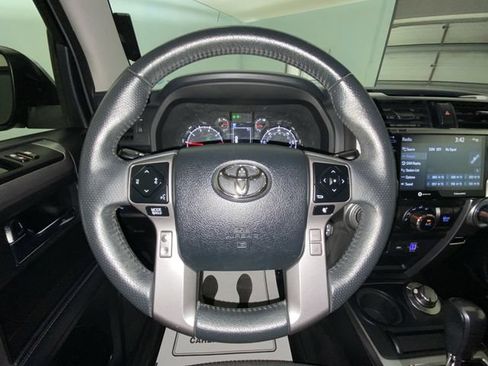 Used 2020 Toyota 4Runner SR5 AWD/4WD image 14