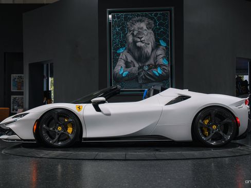 Used 2022 Ferrari SF90 Spider image 24
