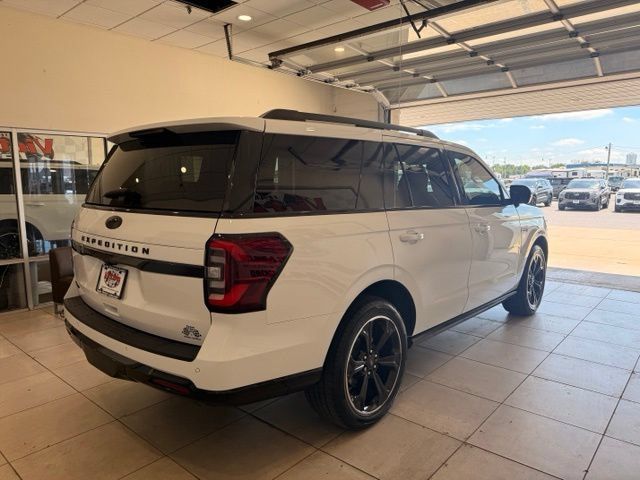 Used 2024 Ford Expedition Limited AWD/4WD image 4