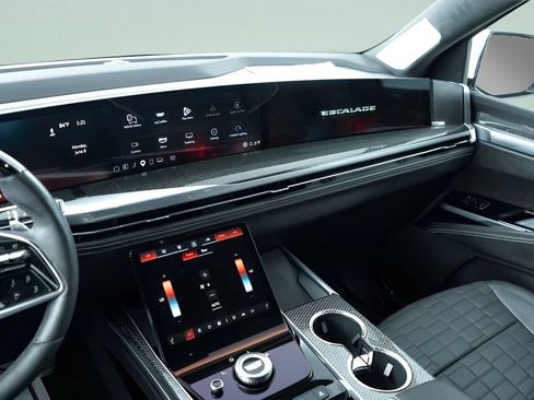 Used 2025 Cadillac Escalade ESV V AWD/4WD image 29