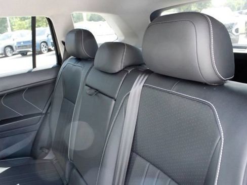 Used 2023 Volkswagen Tiguan SE AWD/4WD image 15