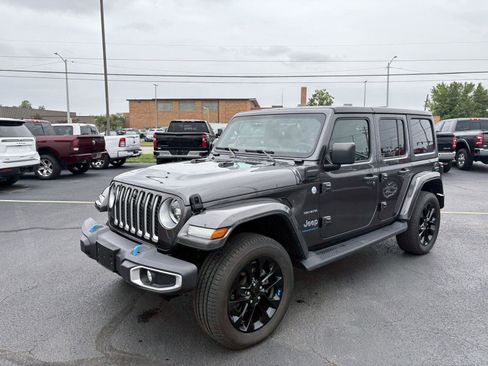 Used 2023 Jeep Wrangler Unlimited Sahara AWD/4WD image 17
