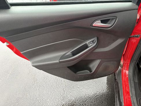 Used 2015 Ford Focus SE FWD image 11