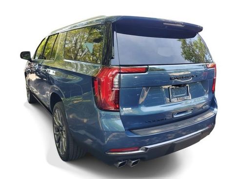 Used 2025 GMC Yukon XL Denali Ultimate AWD/4WD image 3