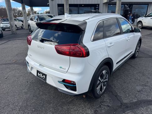 Used 2022 Kia Niro EX Premium image 5