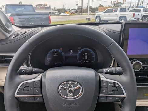 Used 2024 Toyota Highlander Platinum image 30
