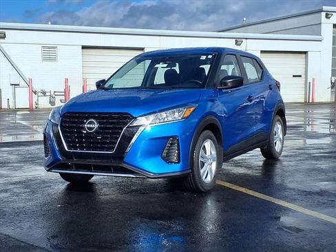 Certified 2025 Nissan Kicks Play S image 2