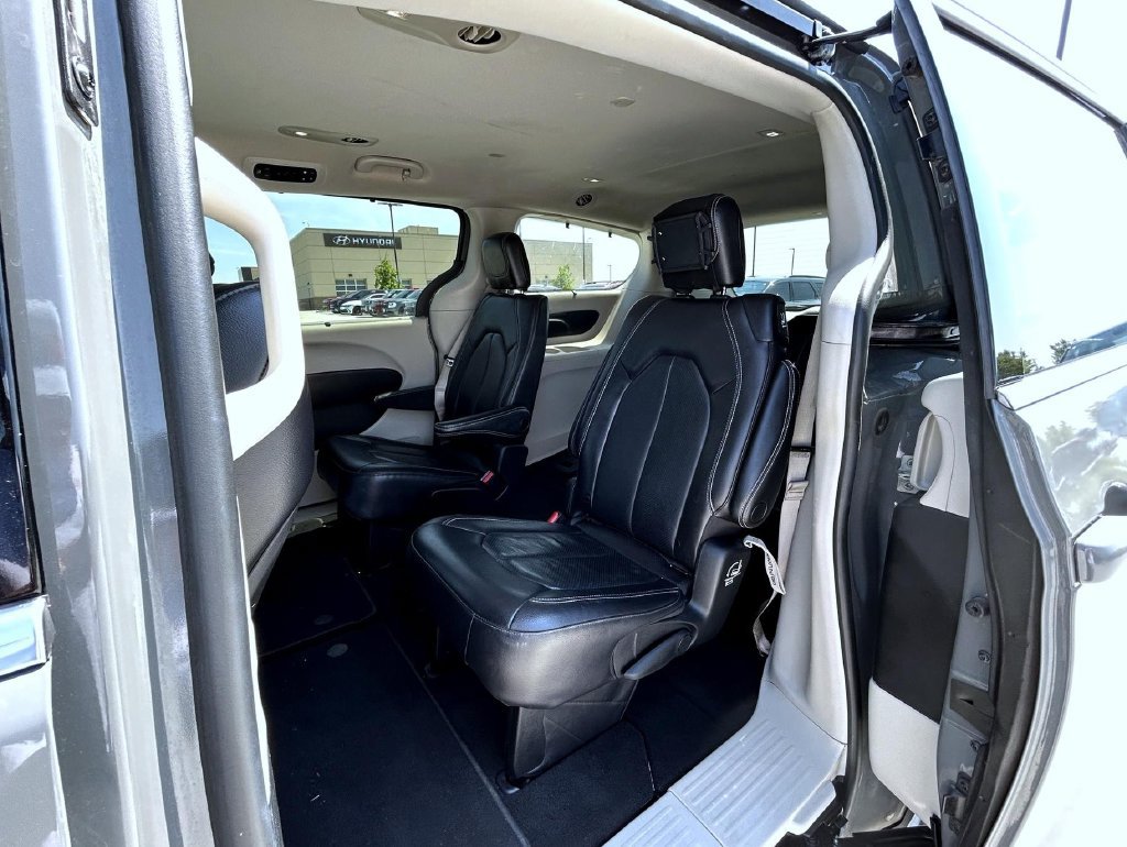 Used 2022 Chrysler Pacifica Touring-L FWD image 21
