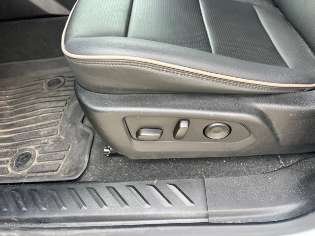 Used 2024 GMC Canyon Denali AWD/4WD image 16