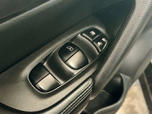 Used 2015 Nissan Rogue SV AWD/4WD image 18