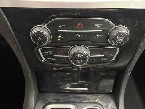 Used 2023 Chrysler 300 Touring L w/ Popular Equipment Group RWD image 18