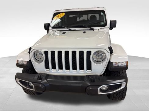 Used 2023 Jeep Gladiator Overland image 2