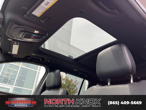Used 2024 Jeep Grand Cherokee Limited w/ Luxury Tech Group II AWD/4WD image 13