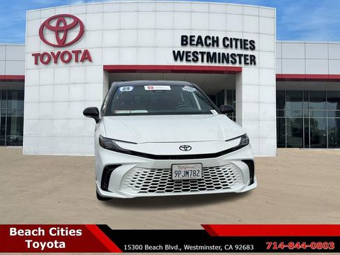 Used 2025 Toyota Camry XSE FWD image 3