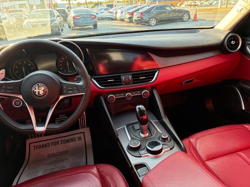 Used 2017 Alfa Romeo Giulia w/ Sport Appearance Package image 10