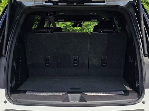 Used 2025 GMC Yukon Denali RWD image 9