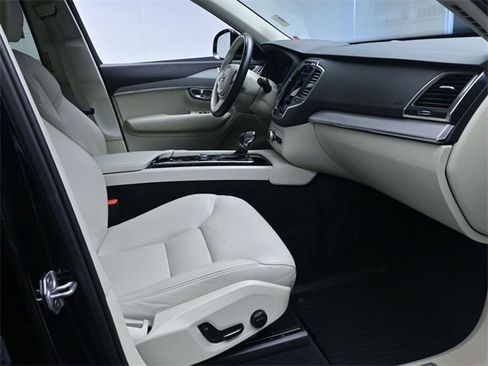 Used 2021 Volvo XC90 T5 Momentum w/ Climate Package image 30