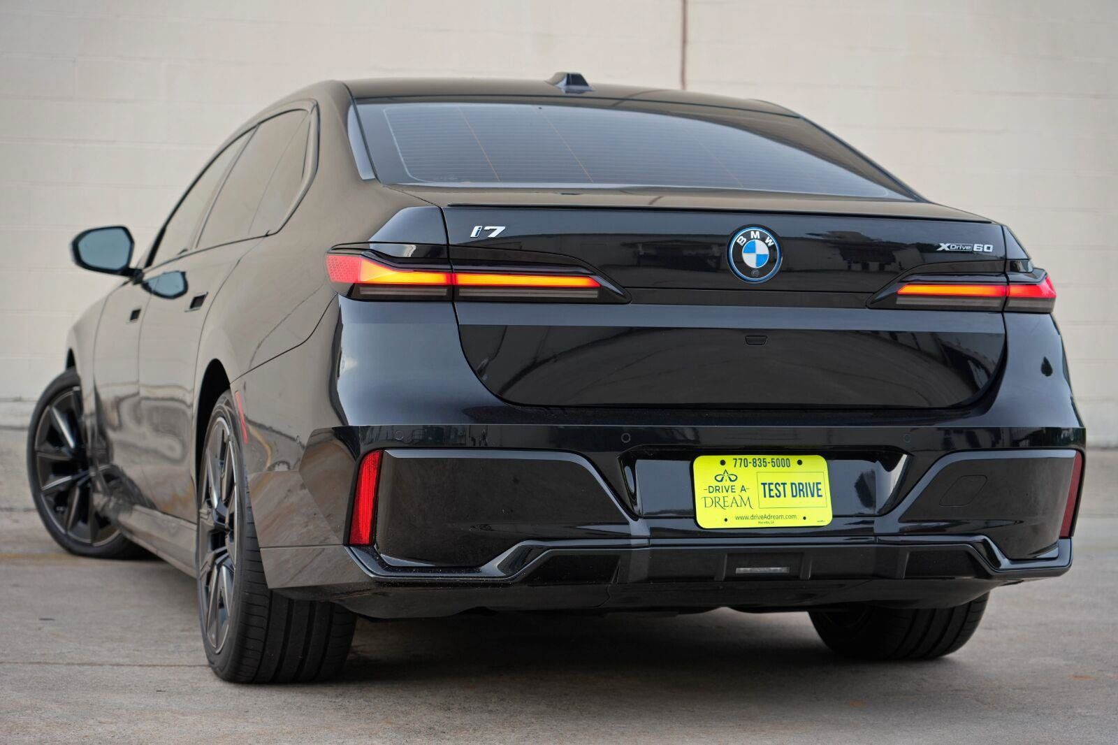 Used 2024 BMW i7 xDrive60 AWD/4WD image 6