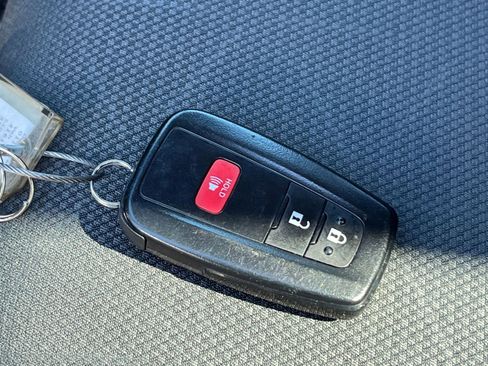 Used 2025 Toyota RAV4 XLE w/ Weather Package image 20