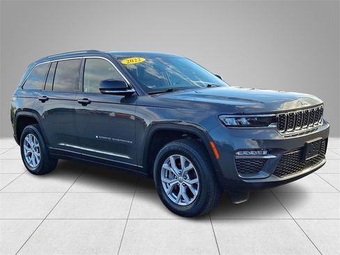 Used 2022 Jeep Grand Cherokee Limited image 3