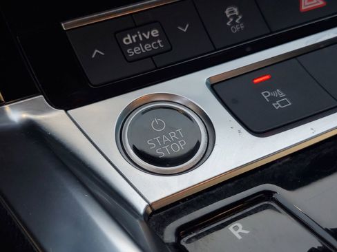 Used 2023 Audi e-tron Premium w/ Convenience Plus Package image 34