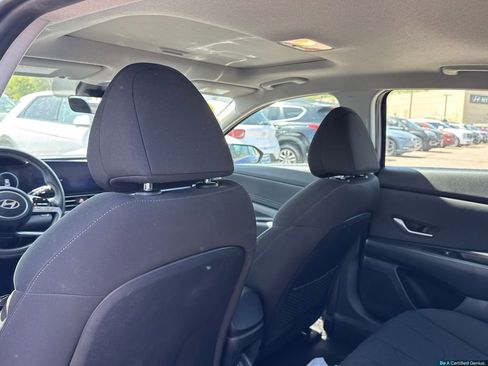 Certified 2025 Hyundai Elantra SEL FWD image 11