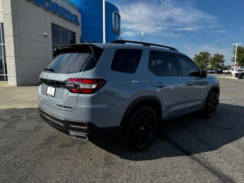 Used 2025 Honda Pilot Black Edition image 5