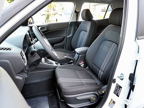 New 2026 Hyundai Venue SEL FWD image 18