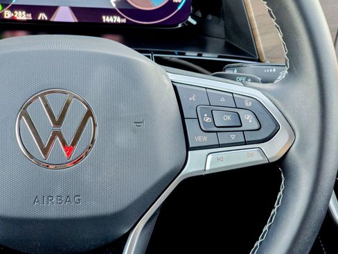 Used 2025 Volkswagen Atlas SE image 31