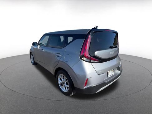 Used 2025 Kia Soul LX w/ LX Technology Package FWD image 11