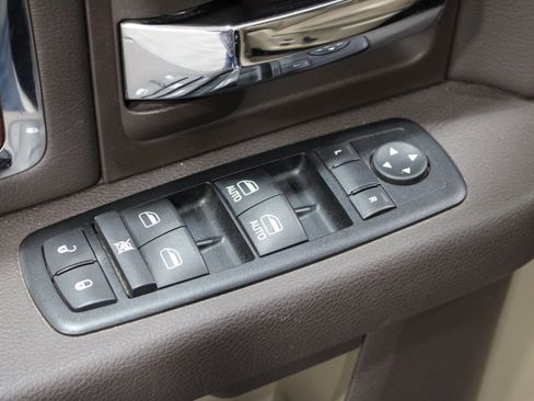 Used 2012 RAM 1500 Laramie AWD/4WD image 7