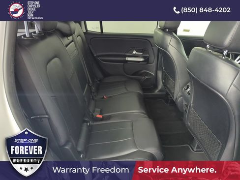 Used 2023 Mercedes-Benz GLB 250 4MATIC w/ Premium Package image 33