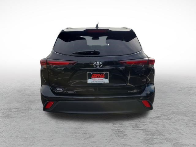 Certified 2026 Toyota Highlander XLE AWD/4WD image 6