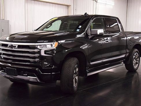 Used 2024 Chevrolet Silverado 1500 High Country w/ Z71 Off-Road Package image 3