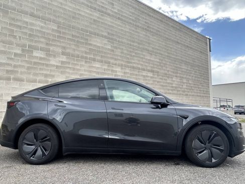 Used 2026 Tesla Model Y Long Range AWD/4WD image 3